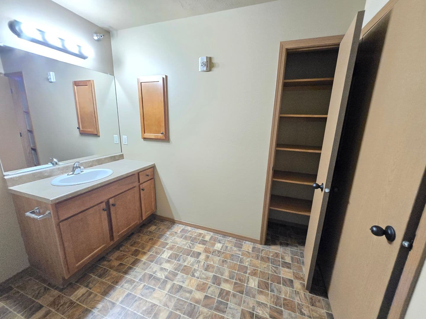 SIOUX FALLS Apartment: 4500 E. 53RD ST.