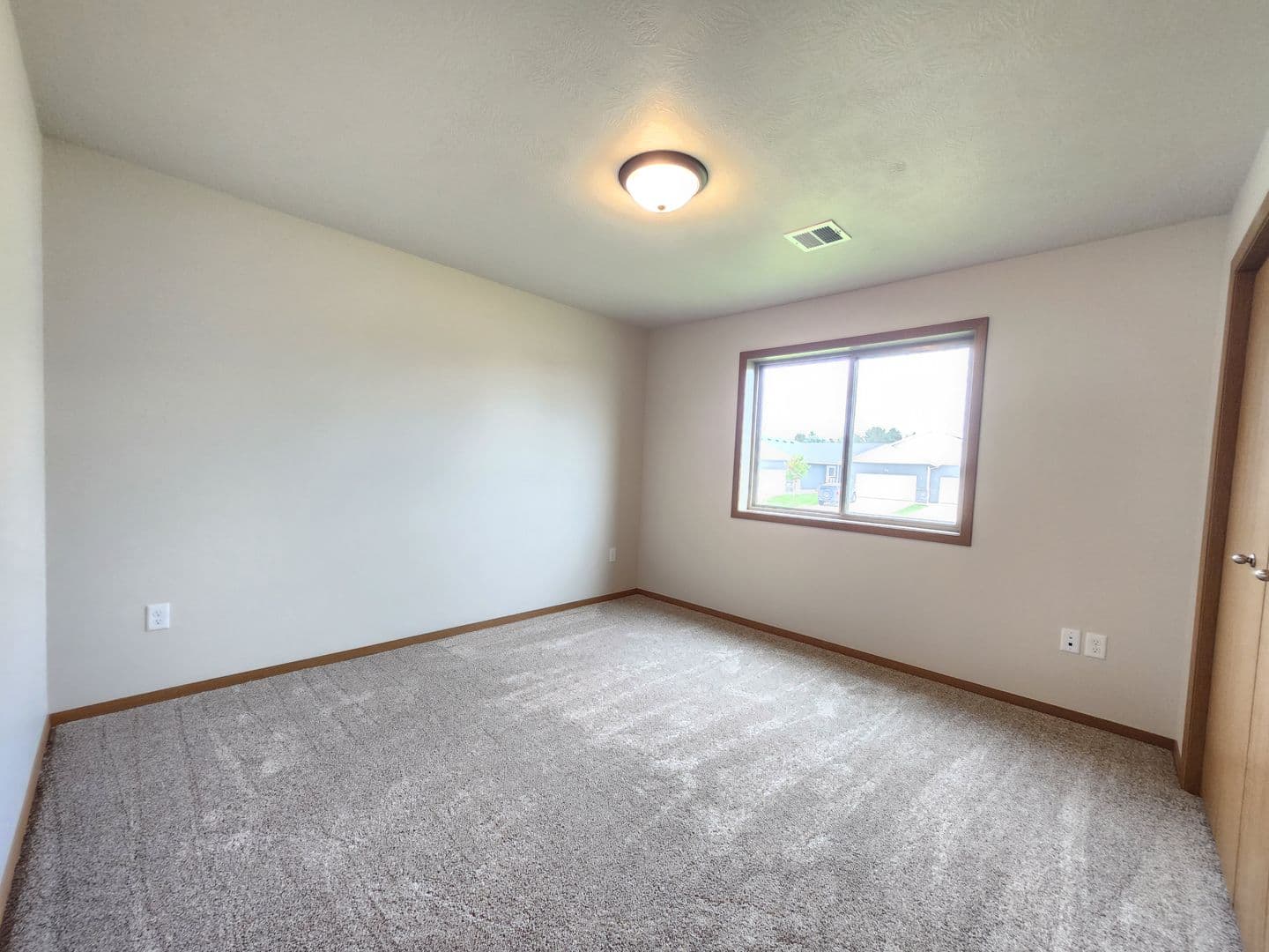 Sioux Falls Apartment: 3600 S. Linedrive Avenue