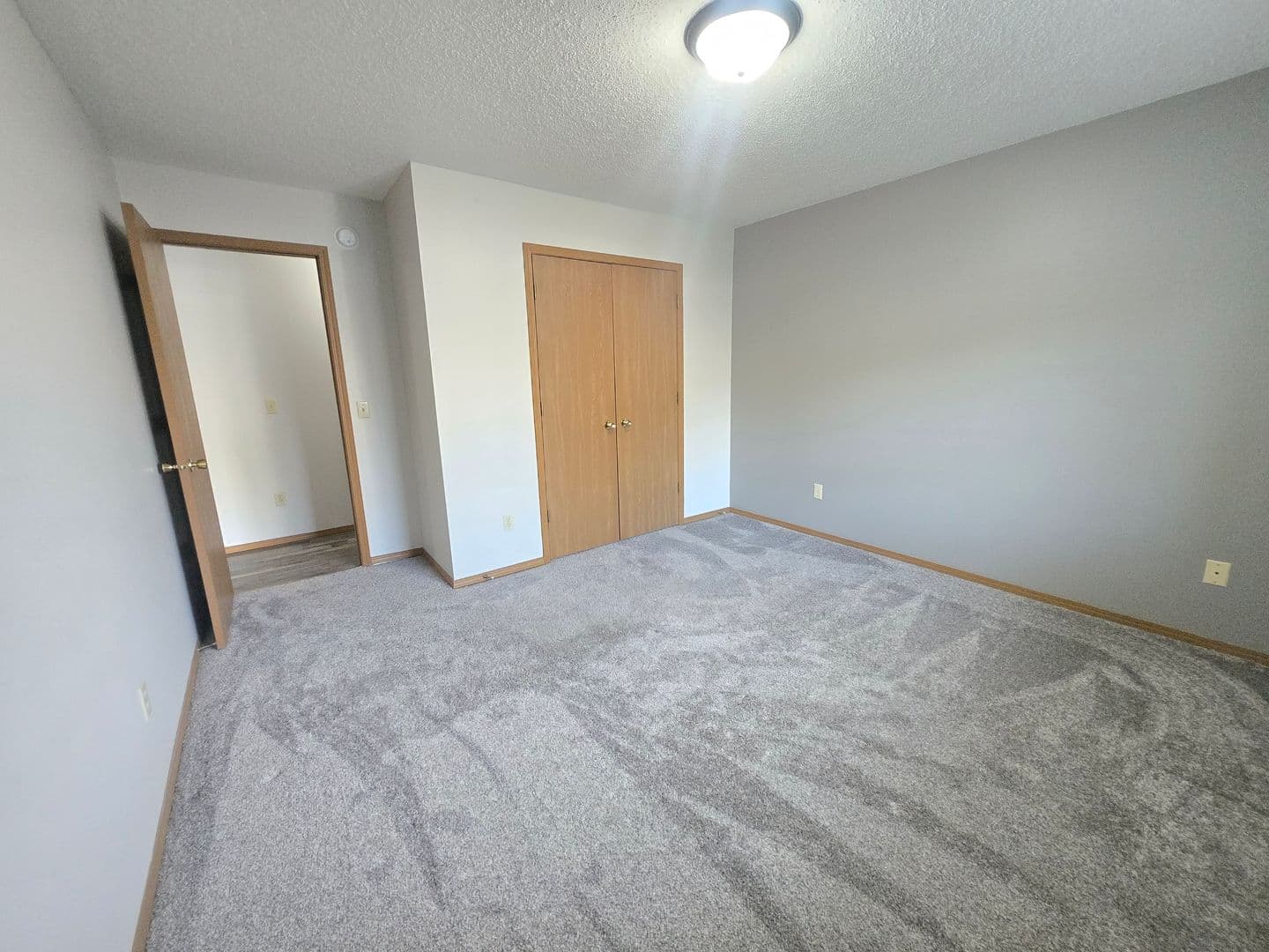 SIOUX FALLS Apartment: 4500 EAST 33RD St