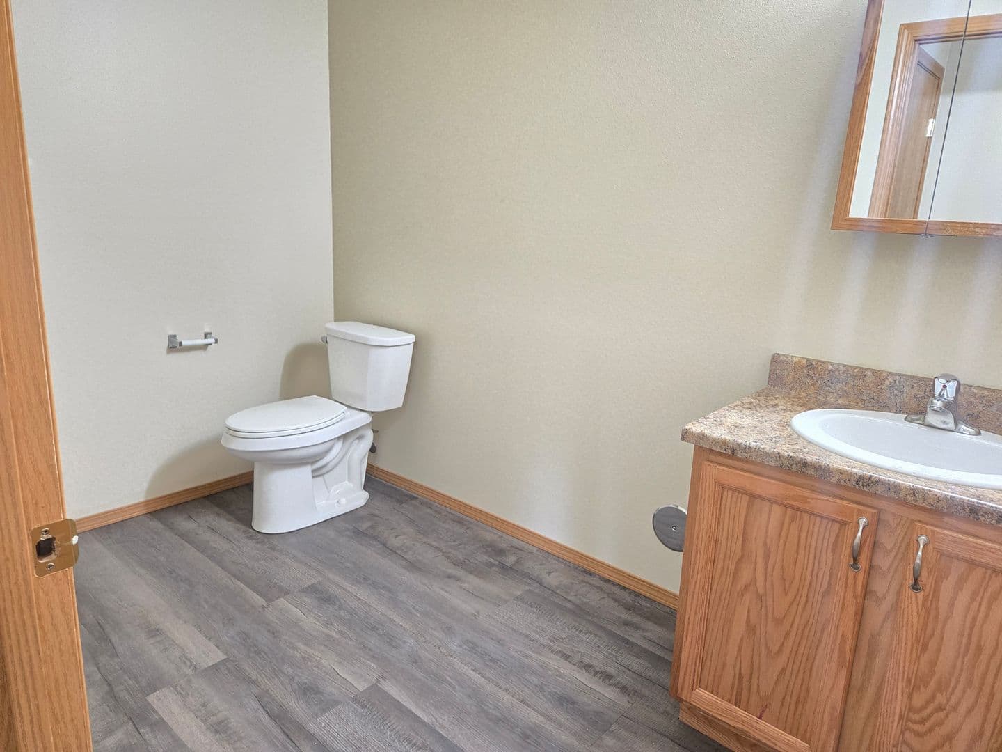 Sioux Falls Apartment: 2901 E Madison St
