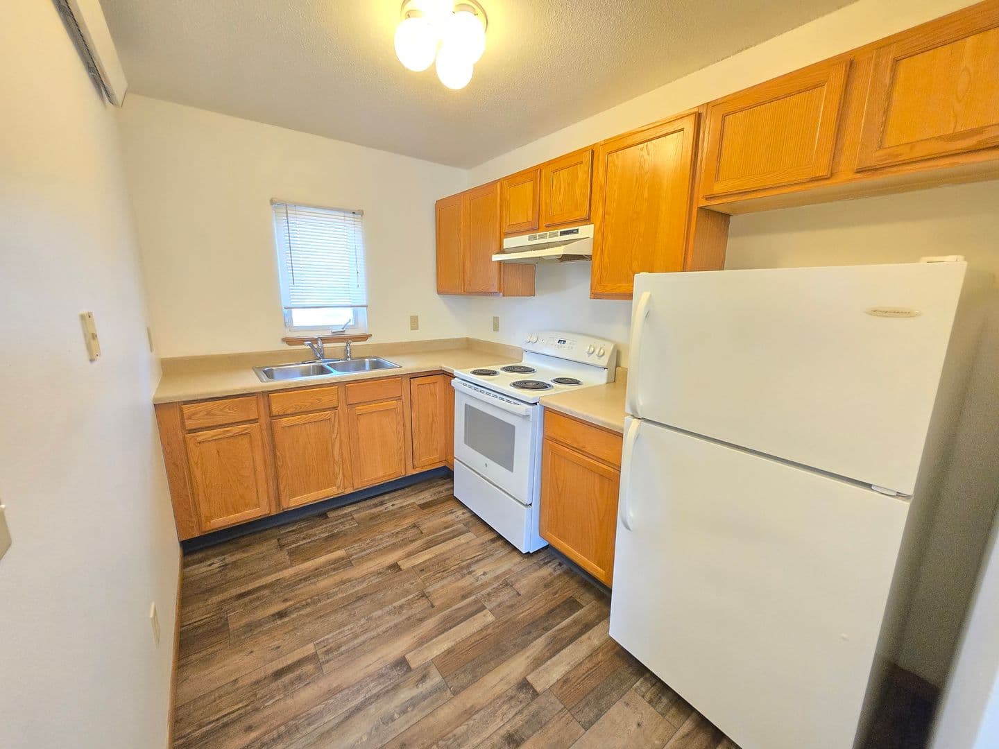 Sioux Falls Apartment: 421 S Williams Ave .