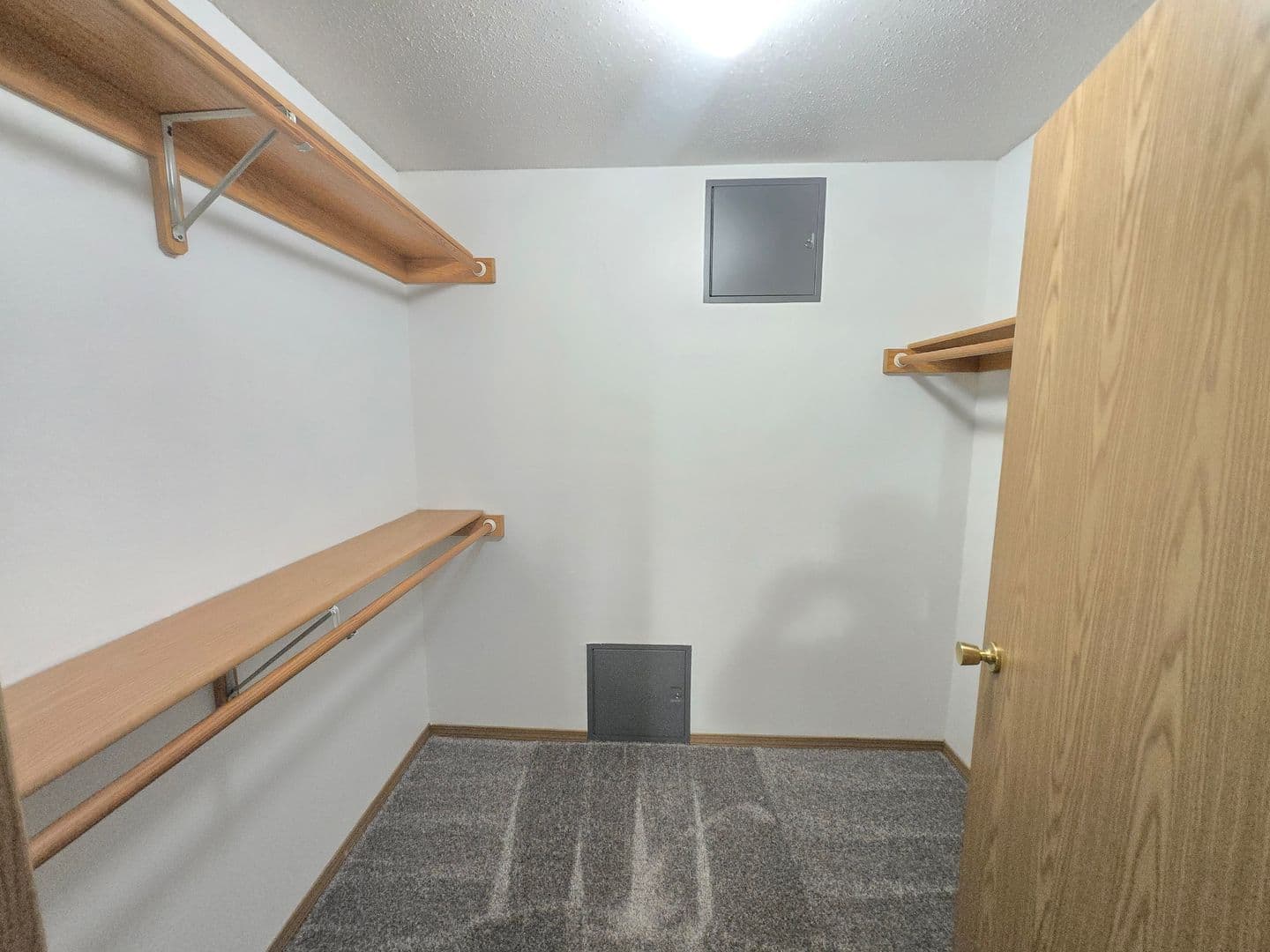 SIOUX FALLS Apartment: 4512 E. 42ND ST.
