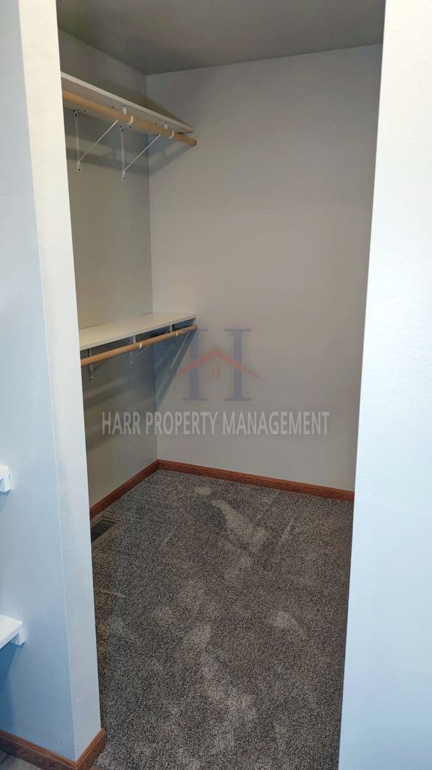 Sioux Falls Apartment: 5700 Hitching Place