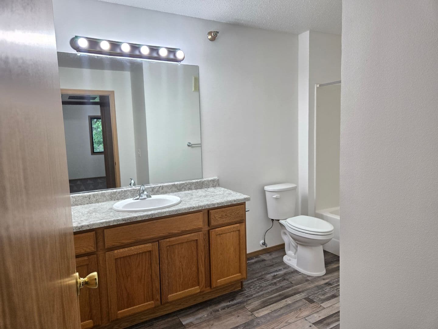 SIOUX FALLS Apartment: 4512 E. 42ND ST.