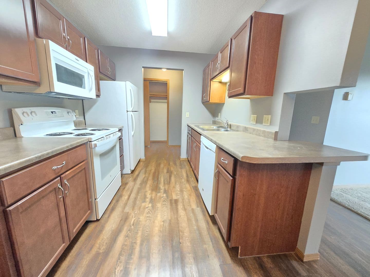 SIOUX FALLS Apartment: 4500 EAST 33RD St