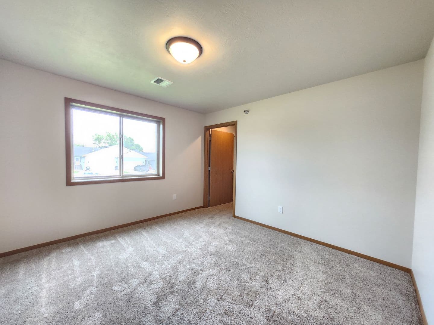 Sioux Falls Apartment: 3600 S. Linedrive Avenue