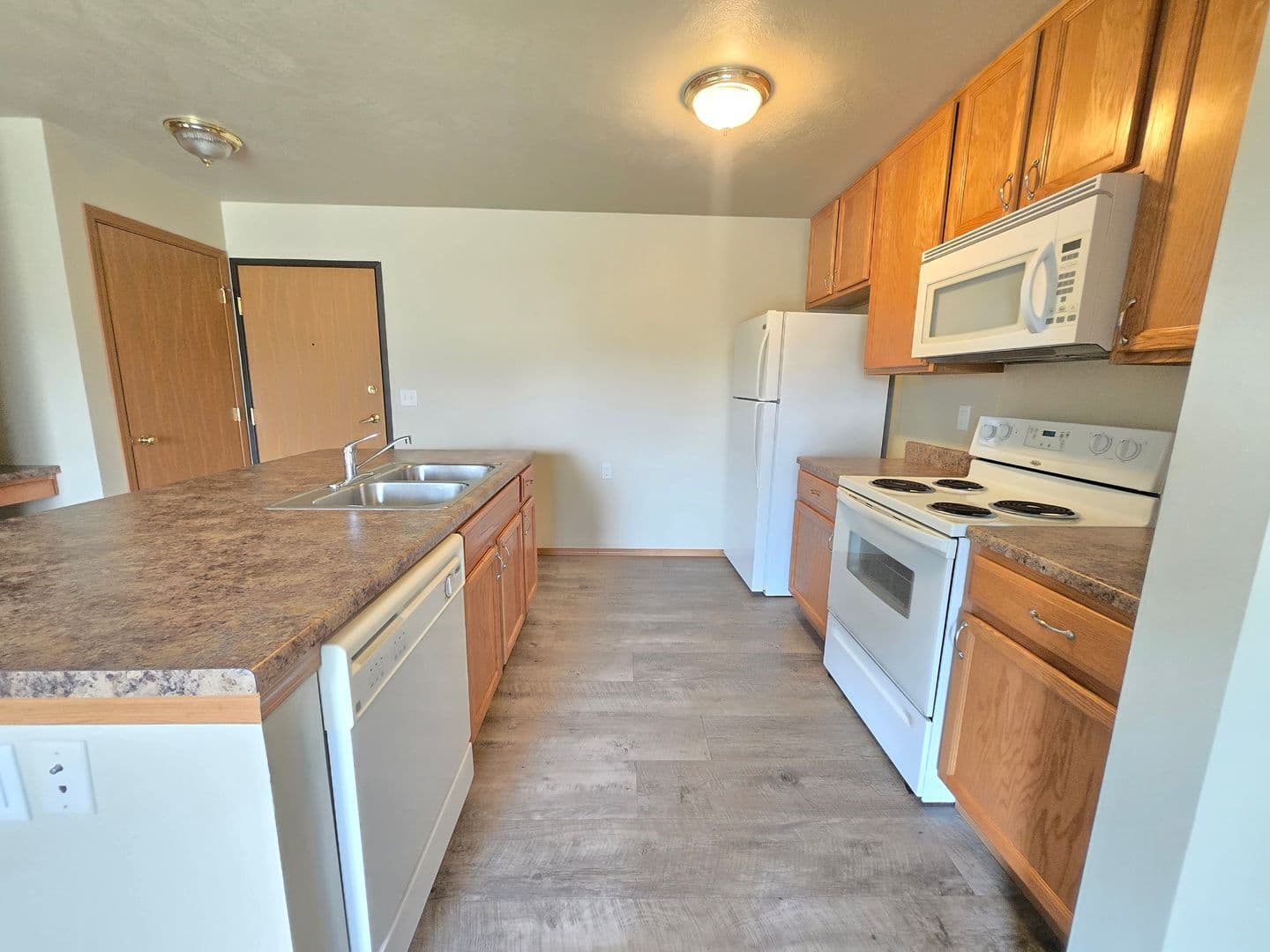 Sioux Falls Apartment: 2901 E Madison St