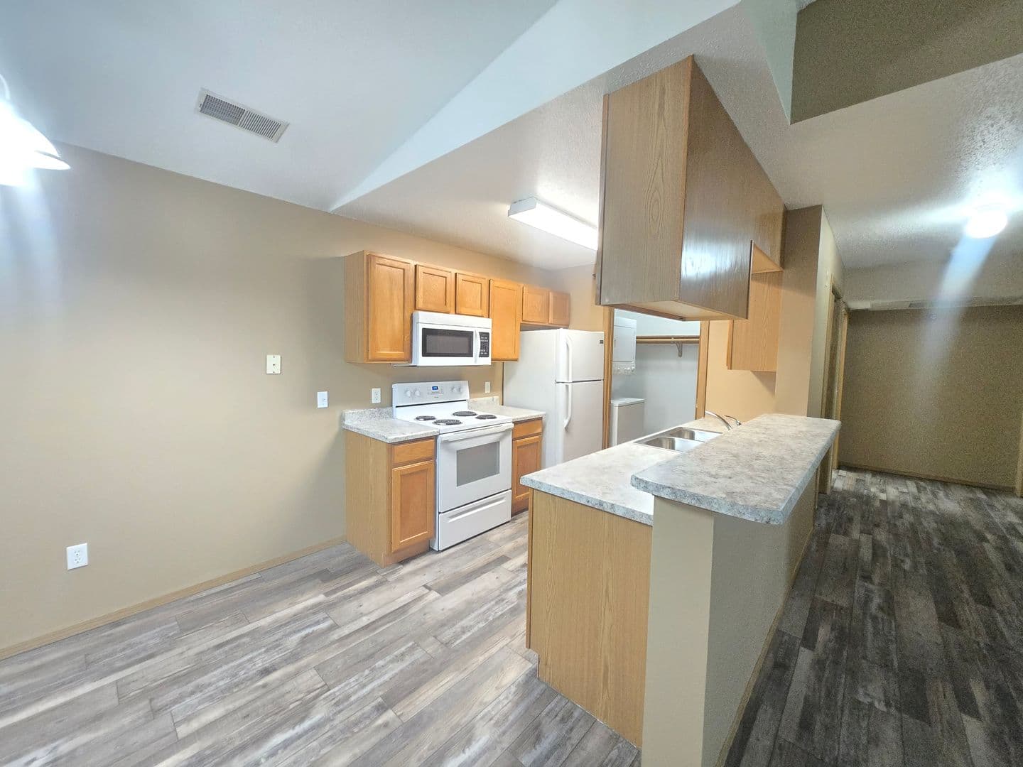SIOUX FALLS Apartment: 4512 E. 42ND ST.