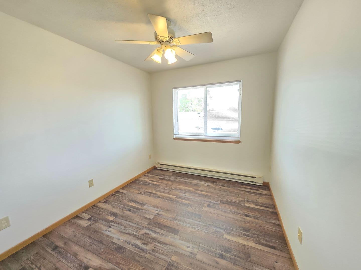 Sioux Falls Apartment: 421 S Williams Ave .