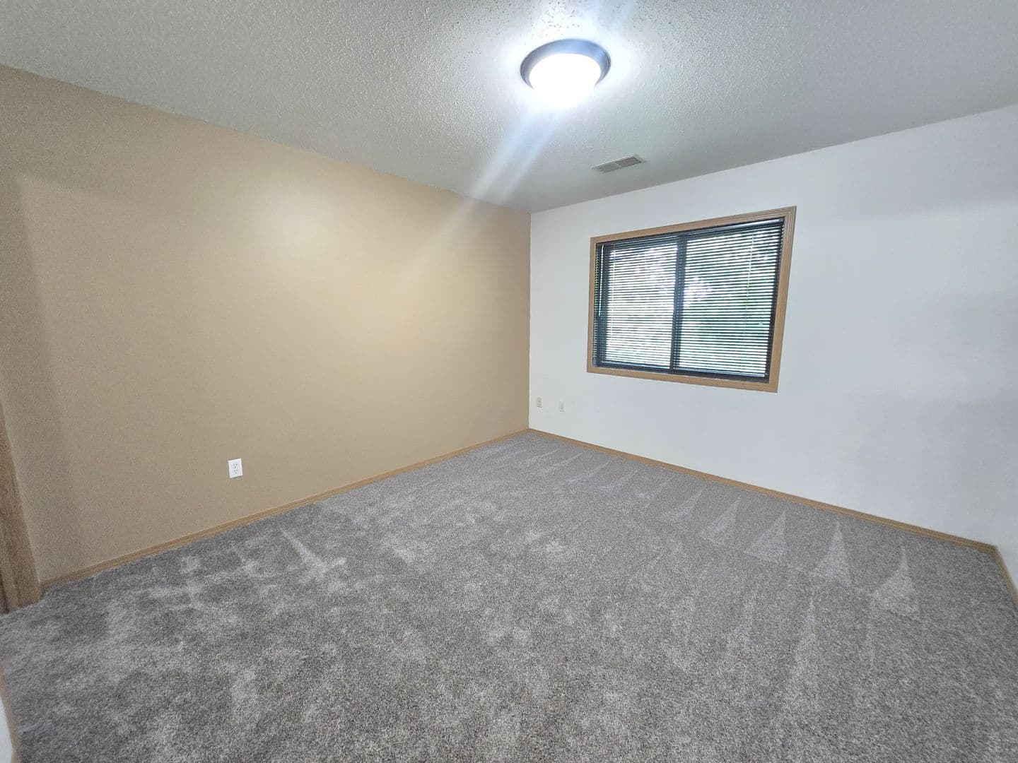 SIOUX FALLS Apartment: 4512 E. 42ND ST.