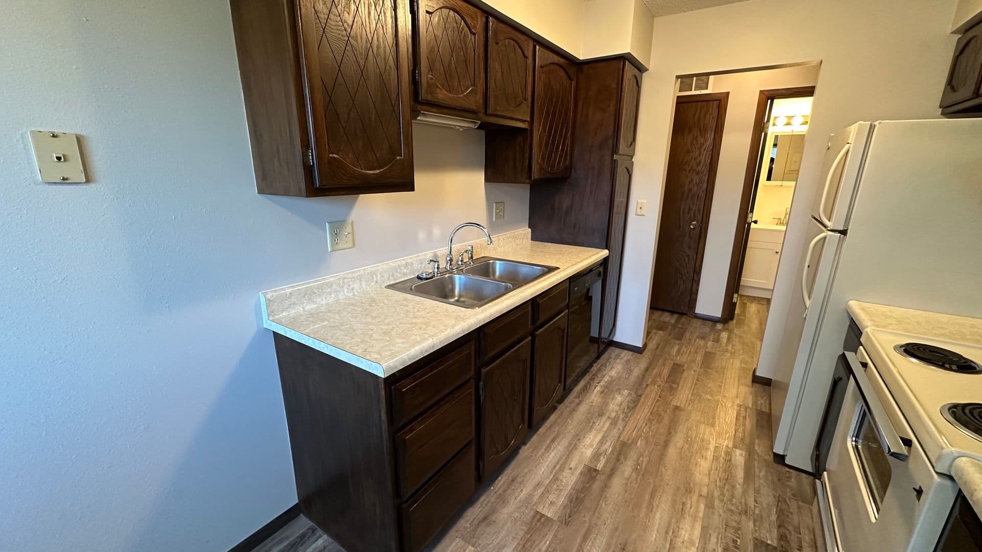 Sioux Falls Apartment: 3609 S Cathy Ave