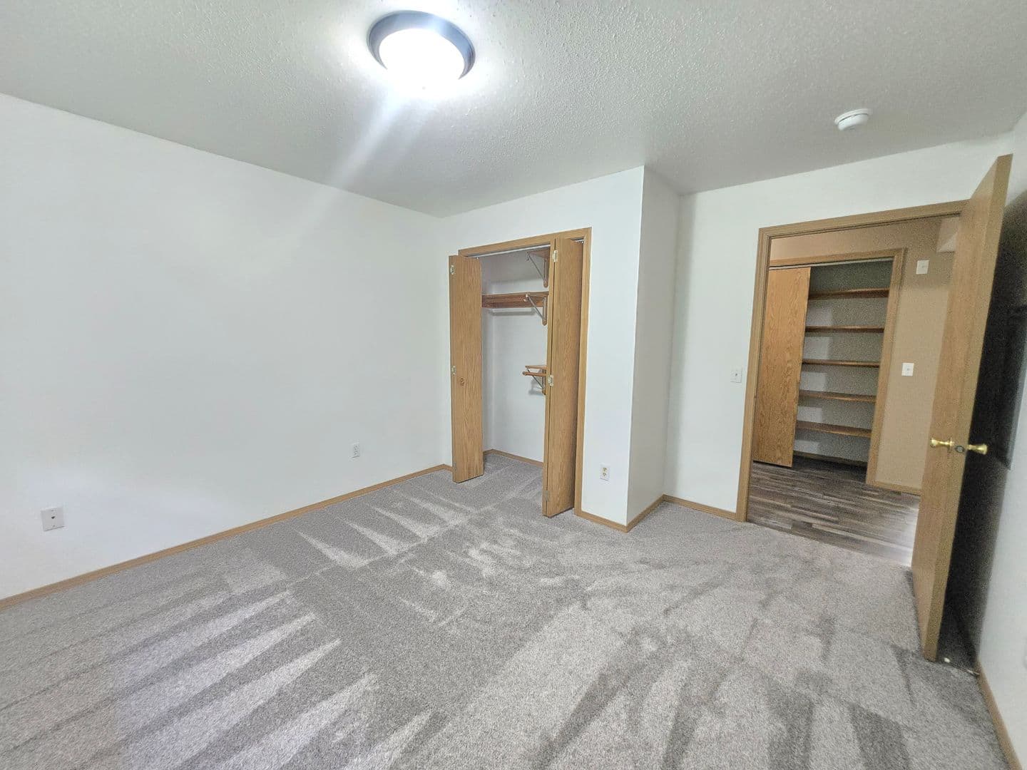 SIOUX FALLS Apartment: 4512 E. 42ND ST.