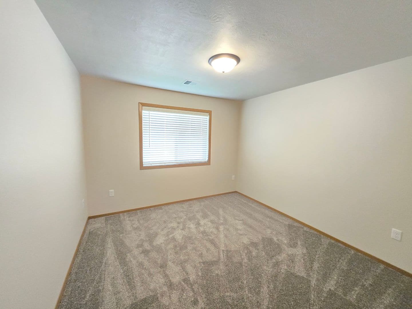 Sioux Falls Apartment: 3600 S. Linedrive Avenue