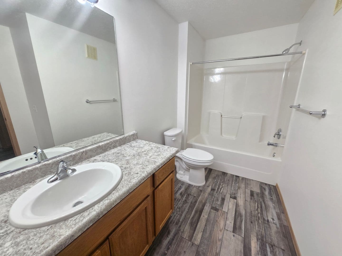 SIOUX FALLS Apartment: 4512 E. 42ND ST.