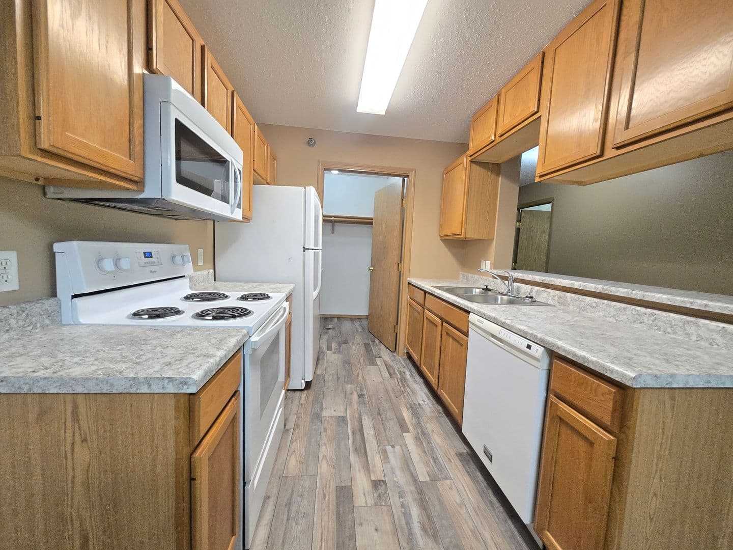 SIOUX FALLS Apartment: 4512 E. 42ND ST.