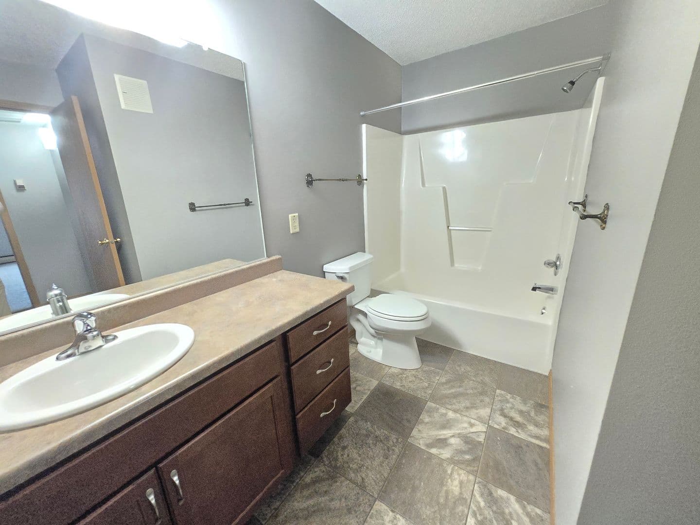 SIOUX FALLS Apartment: 4500 EAST 33RD St