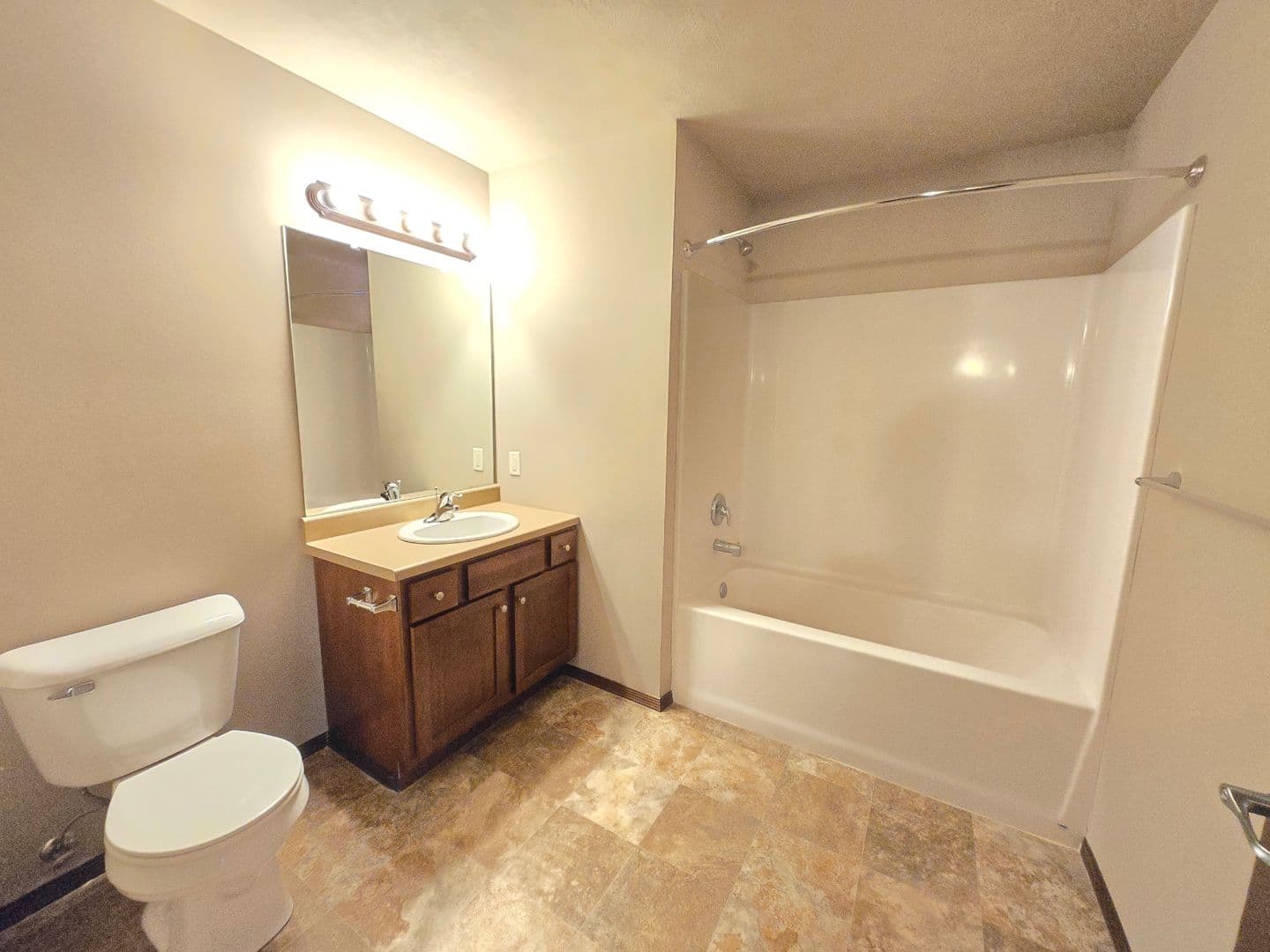 SIOUX FALLS Apartment: 3600 S. SYCAMORE AVE.