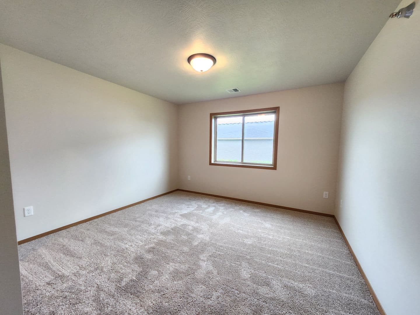Sioux Falls Apartment: 3600 S. Linedrive Avenue