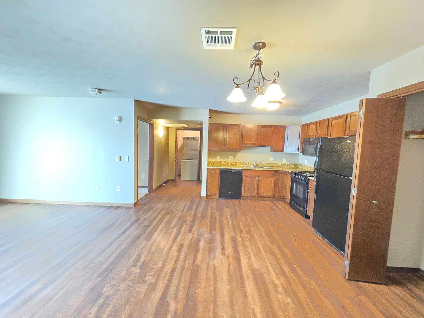 SIOUX FALLS Apartment: 3600 S. SYCAMORE AVE.