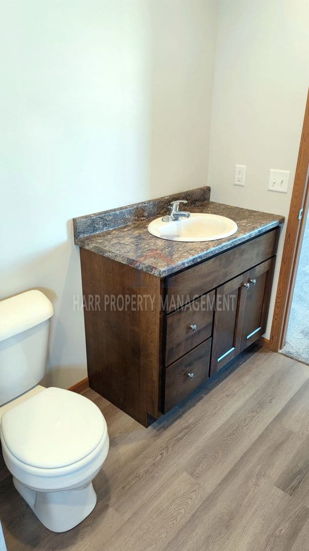 Sioux Falls Apartment: 5700 Hitching Place