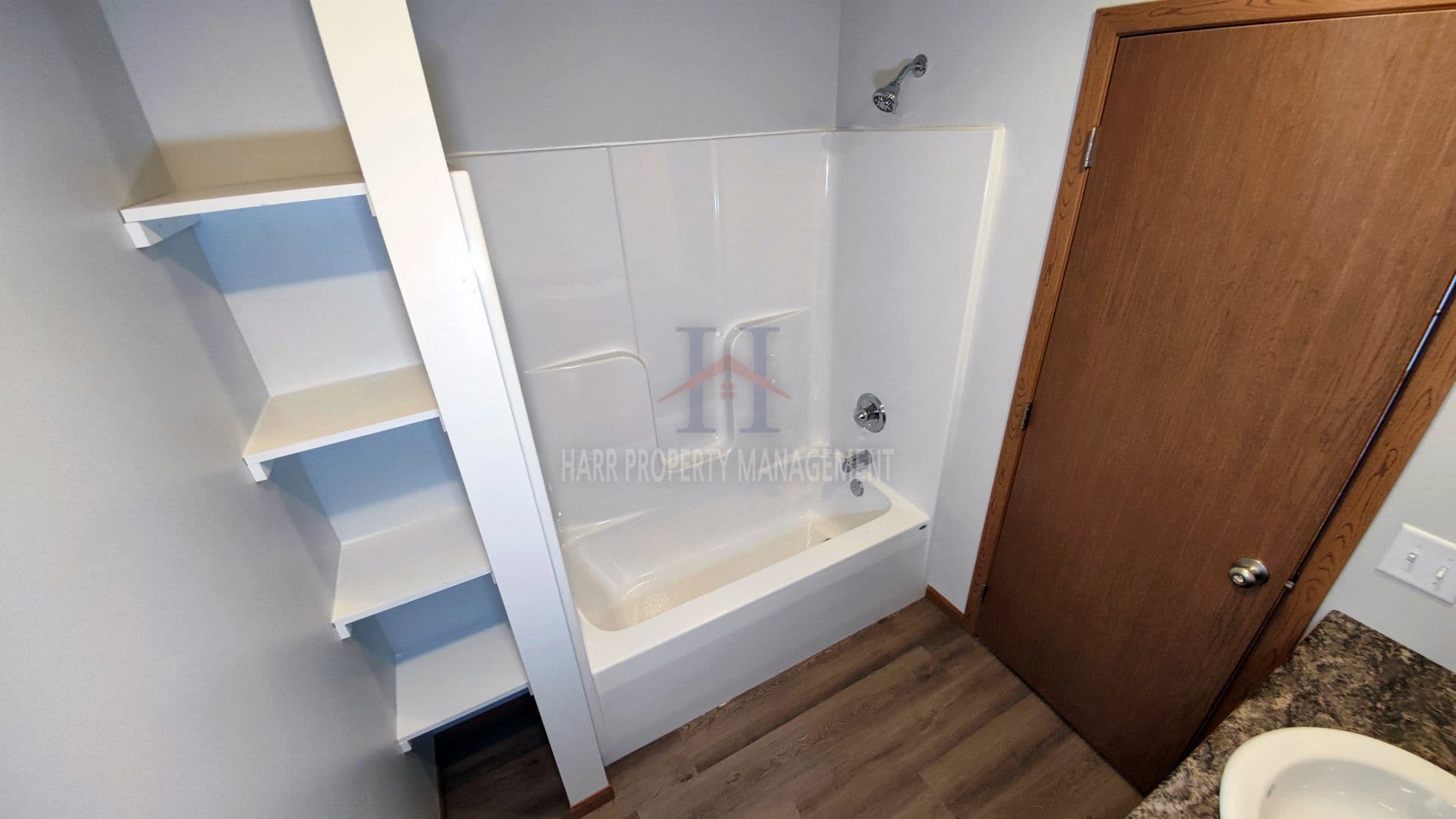 Sioux Falls Apartment: 5700 Hitching Place