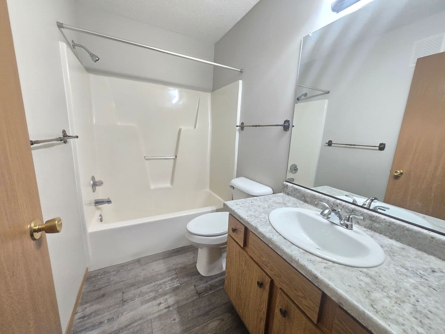 SIOUX FALLS Apartment: 4500 EAST 33RD St