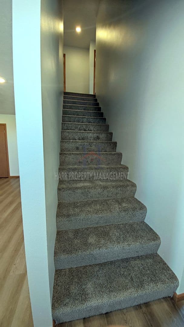 Sioux Falls Apartment: 5700 Hitching Place