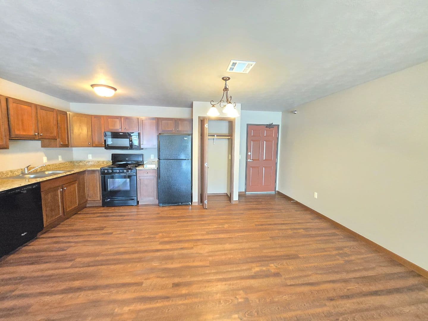 SIOUX FALLS Apartment: 3600 S. SYCAMORE AVE.