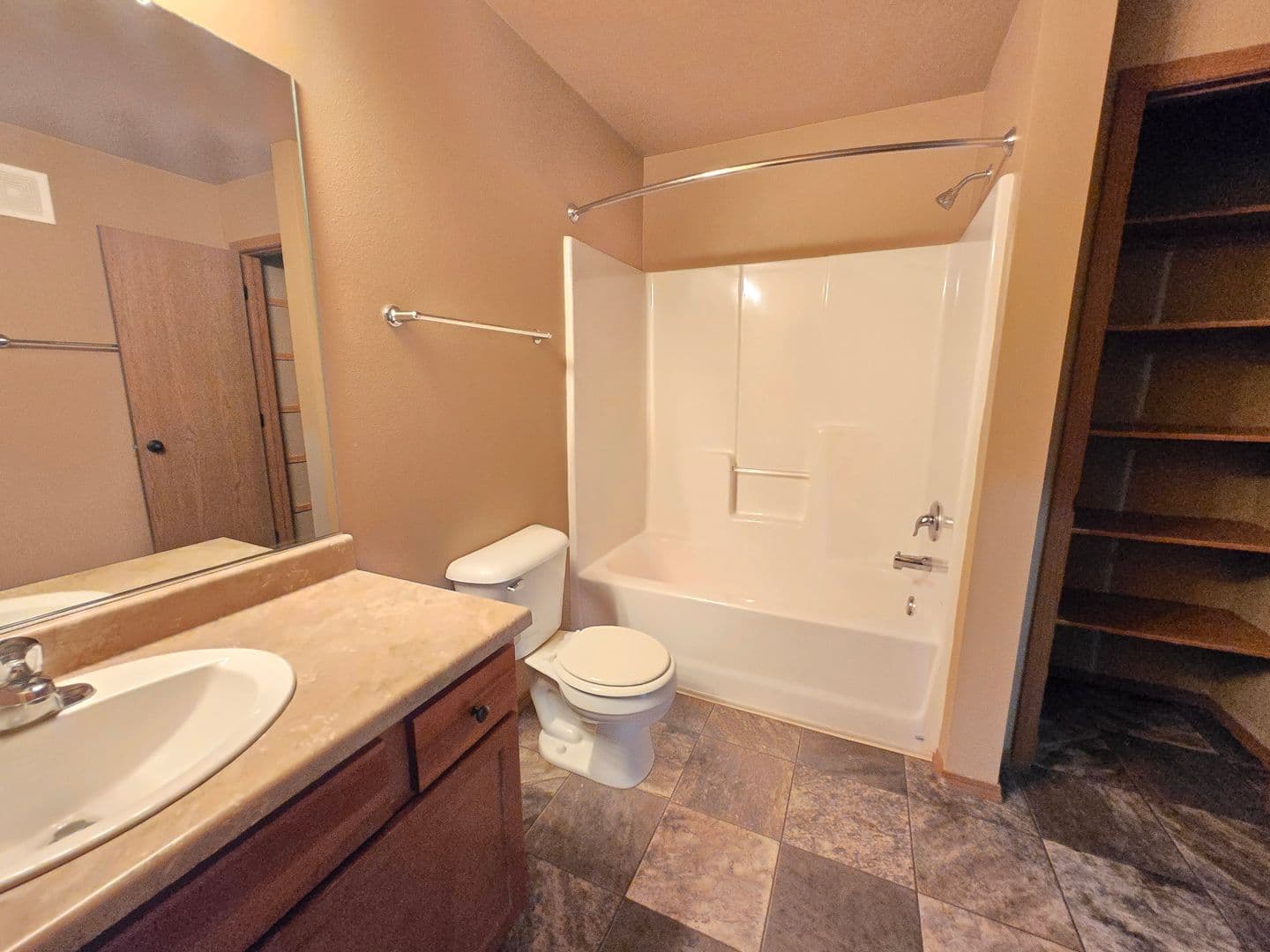 SIOUX FALLS Apartment: 4520 E. 53RD ST.