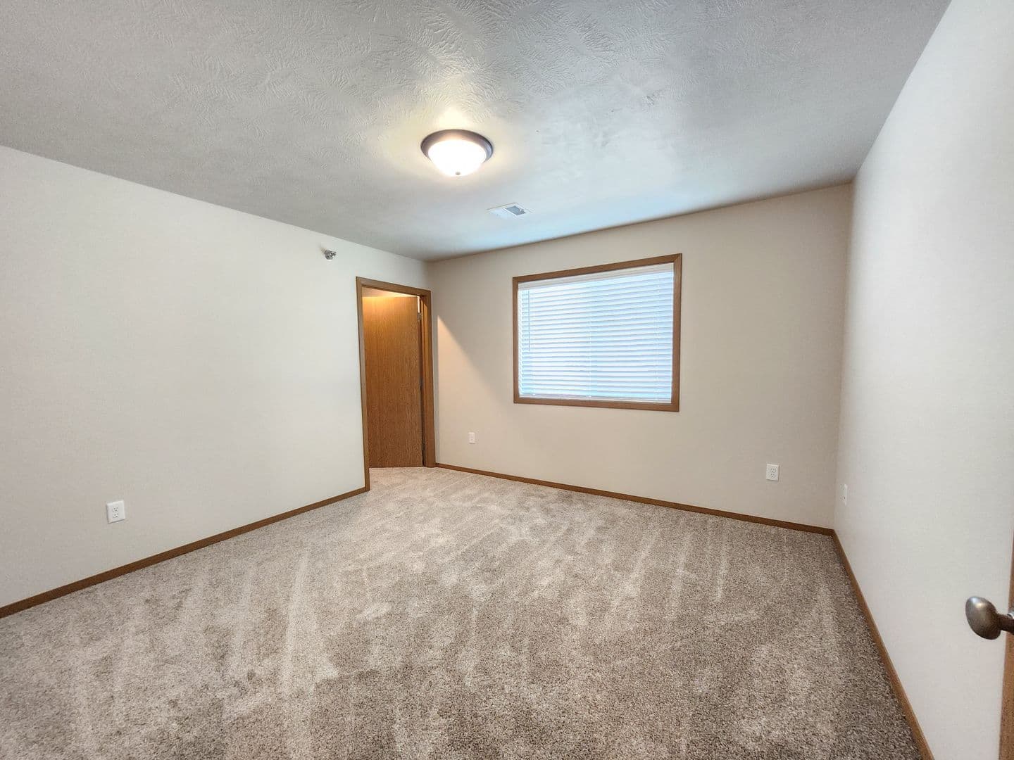 Sioux Falls Apartment: 3600 S. Linedrive Avenue