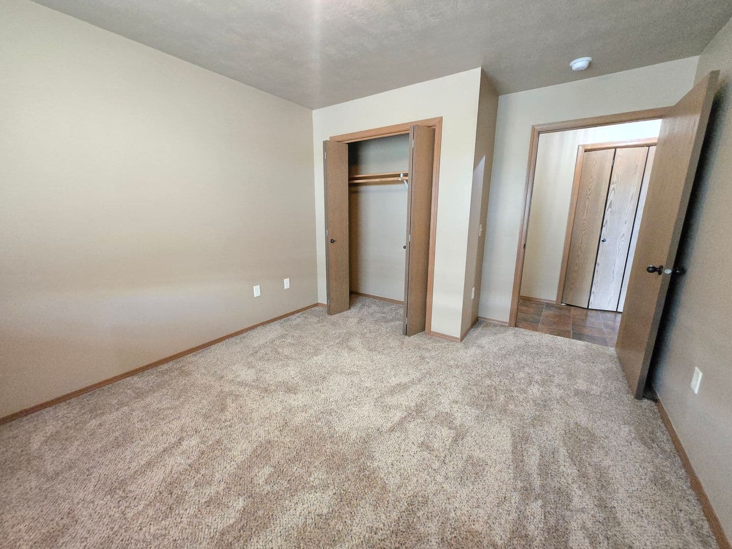 SIOUX FALLS Apartment: 4520 E. 53RD ST.
