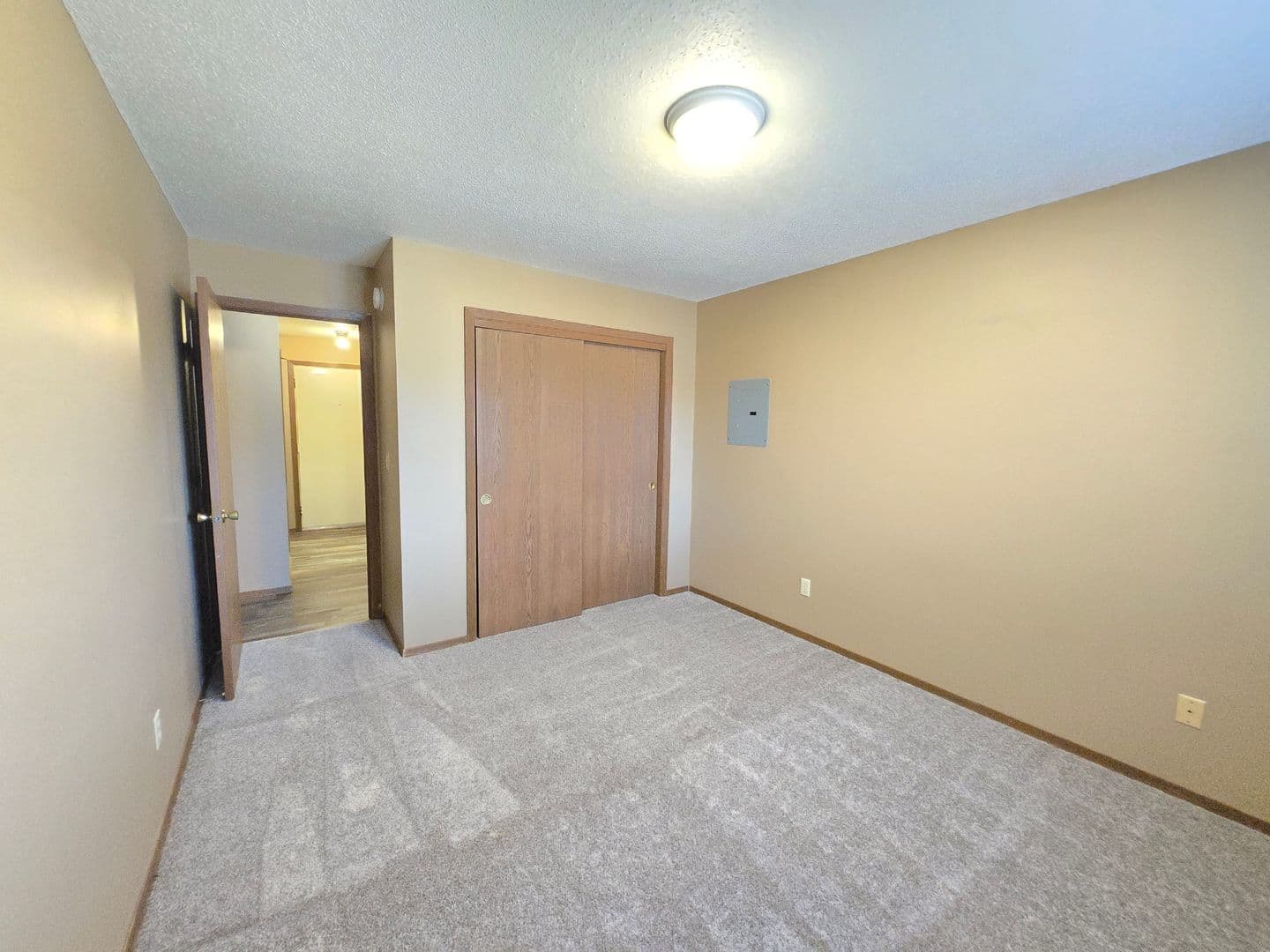 SIOUX FALLS Apartment: 2300 SOUTH SYCAMORE