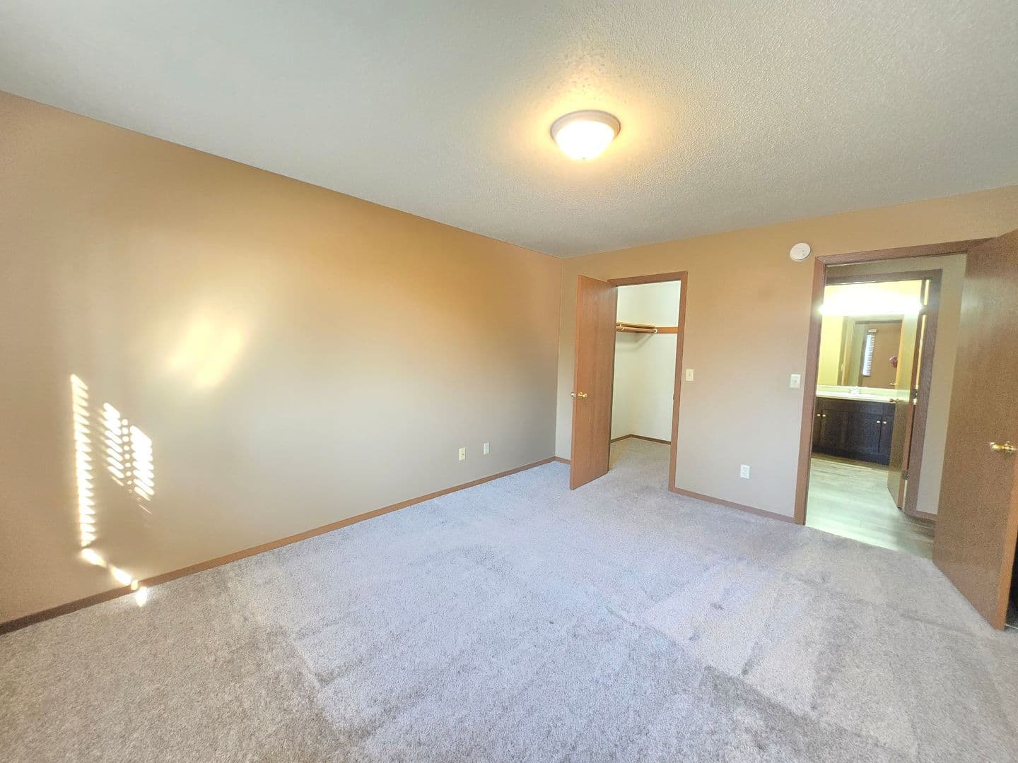 SIOUX FALLS Apartment: 2300 SOUTH SYCAMORE