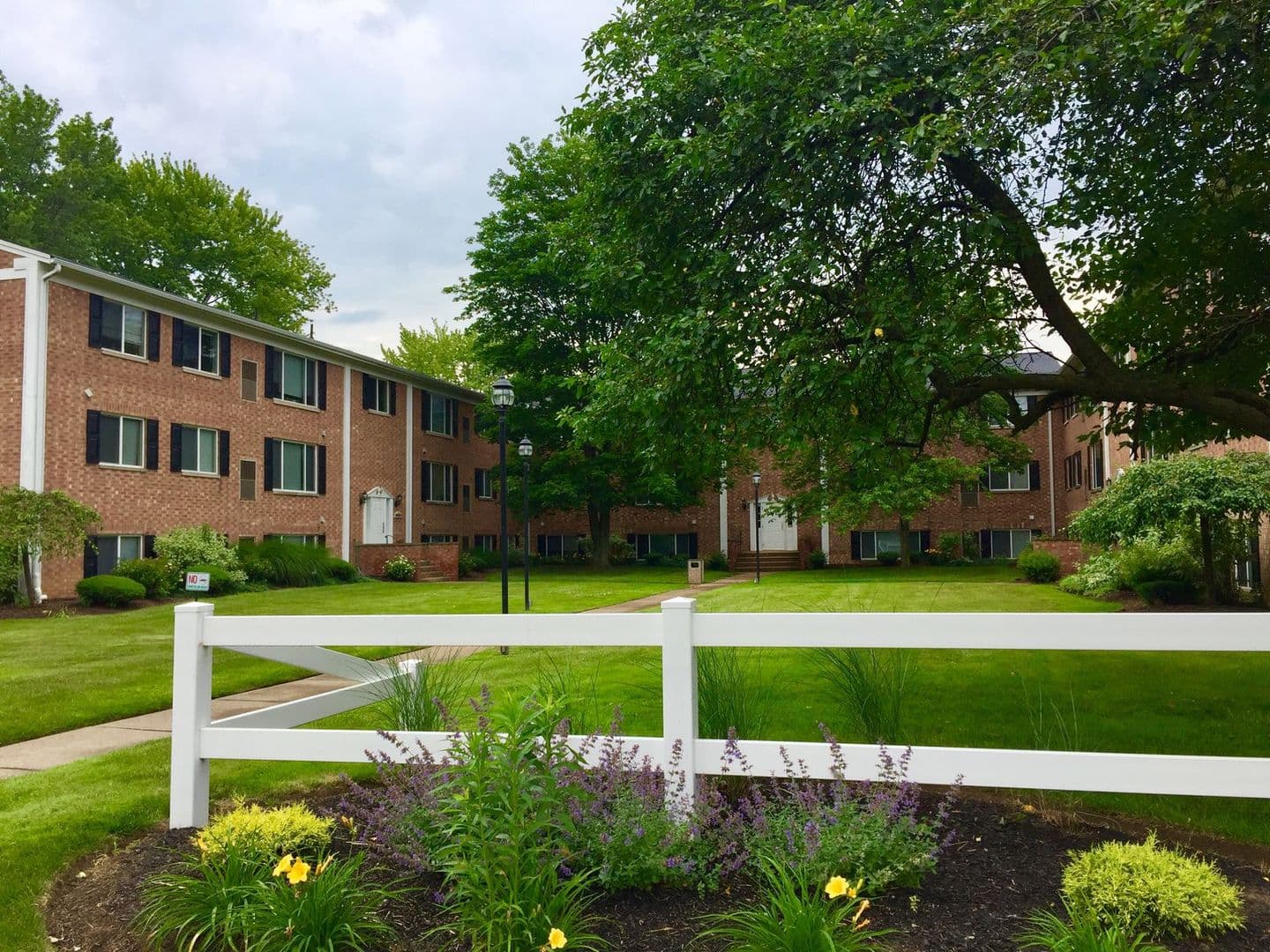 Madison Apartment: 6724 Georgetown Lane
