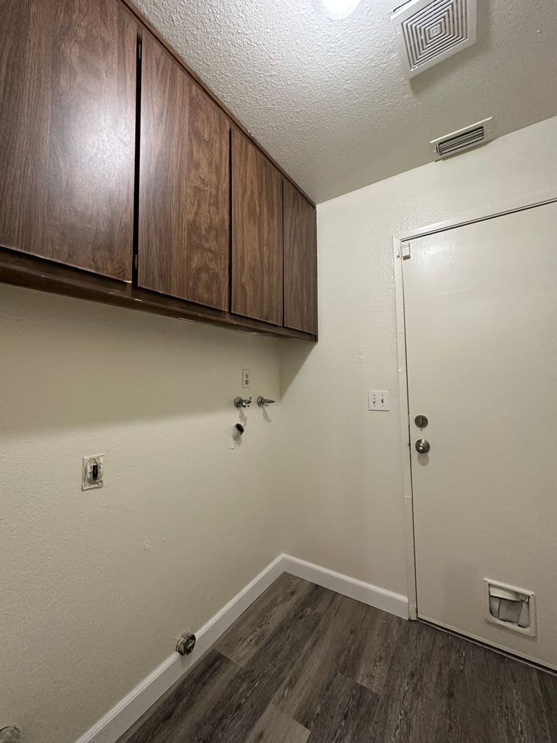 Sacramento House: 7955 Deer Lake Dr