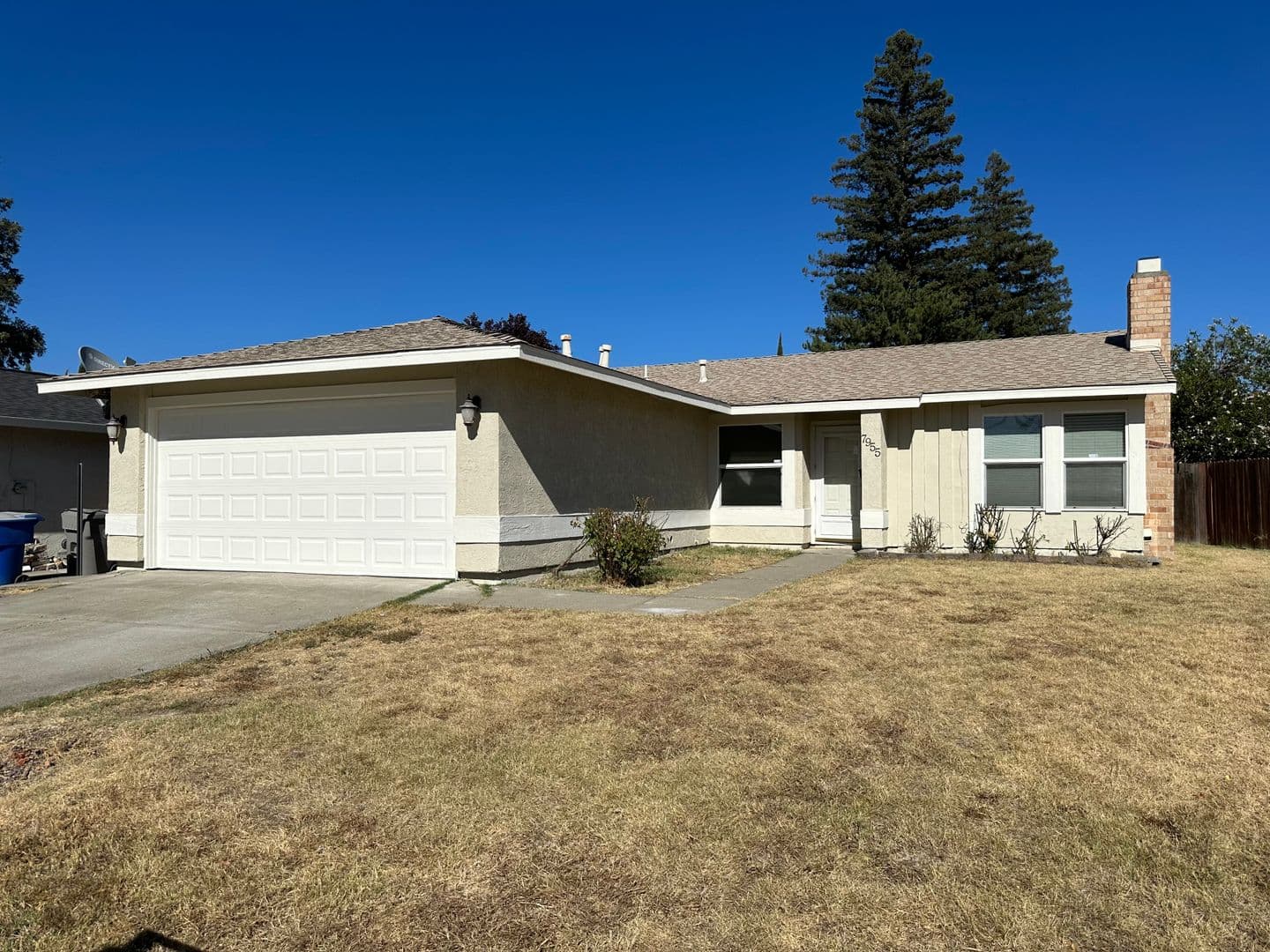 Sacramento House: 7955 Deer Lake Dr