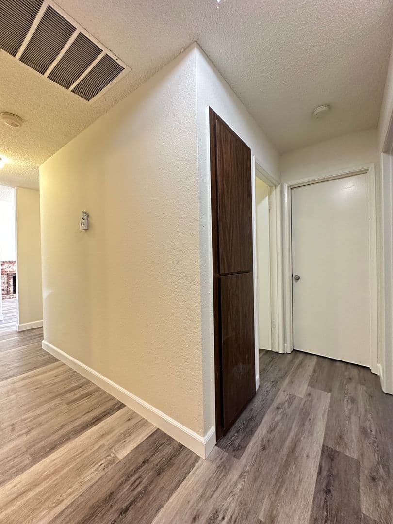 Sacramento House: 7955 Deer Lake Dr