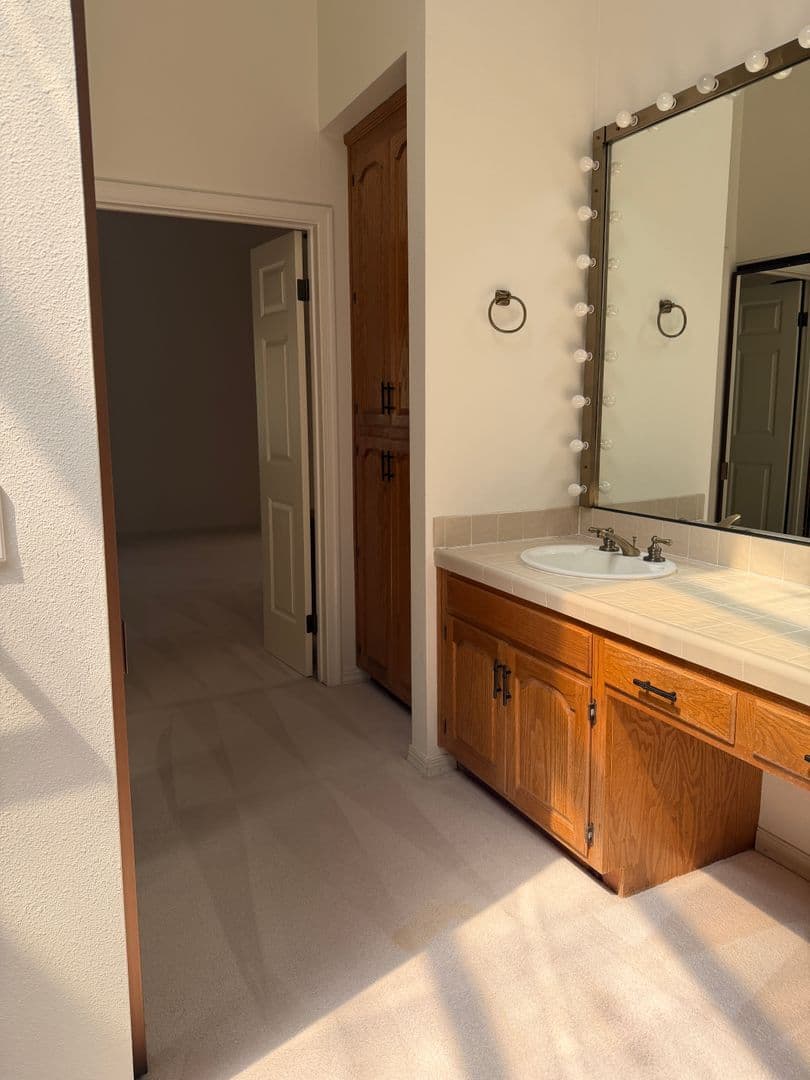 Danvile House: 742 Liquidamber Place