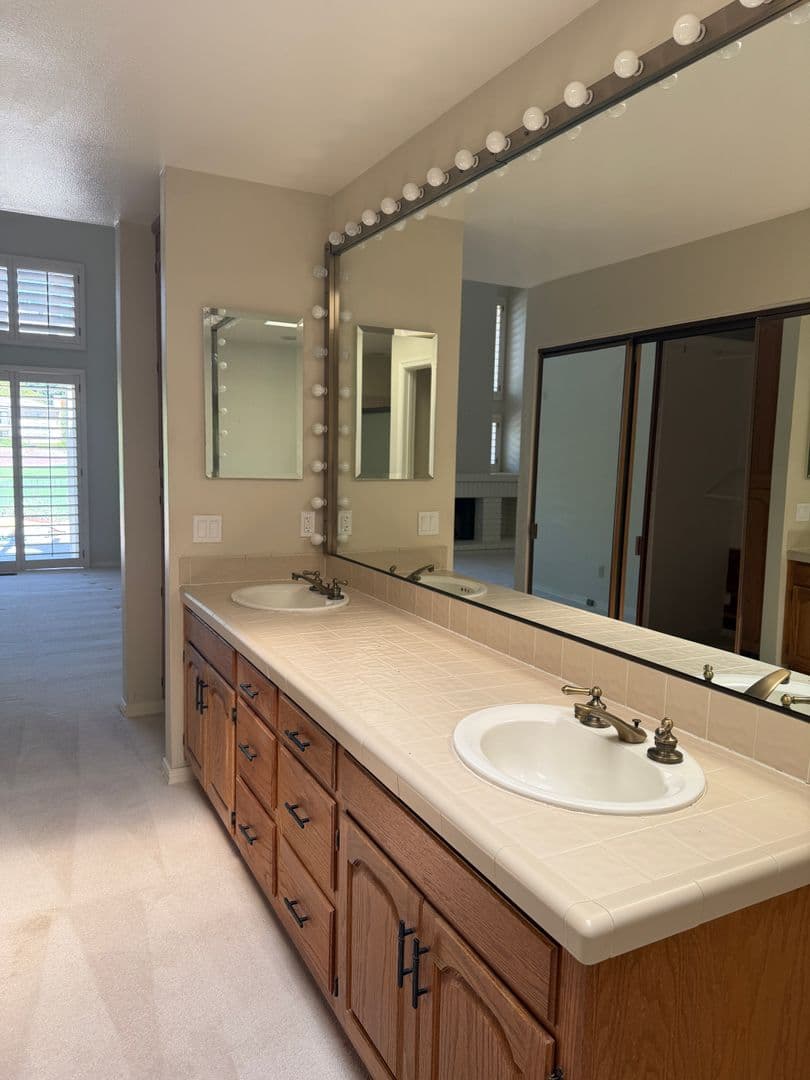 Danvile House: 742 Liquidamber Place