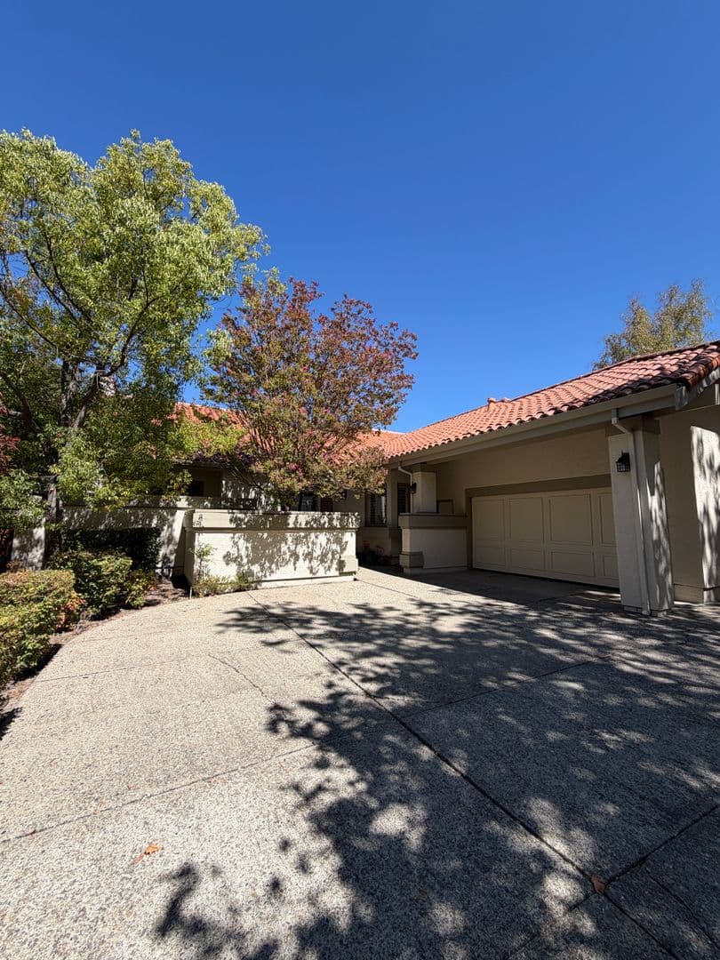 Danvile House: 742 Liquidamber Place