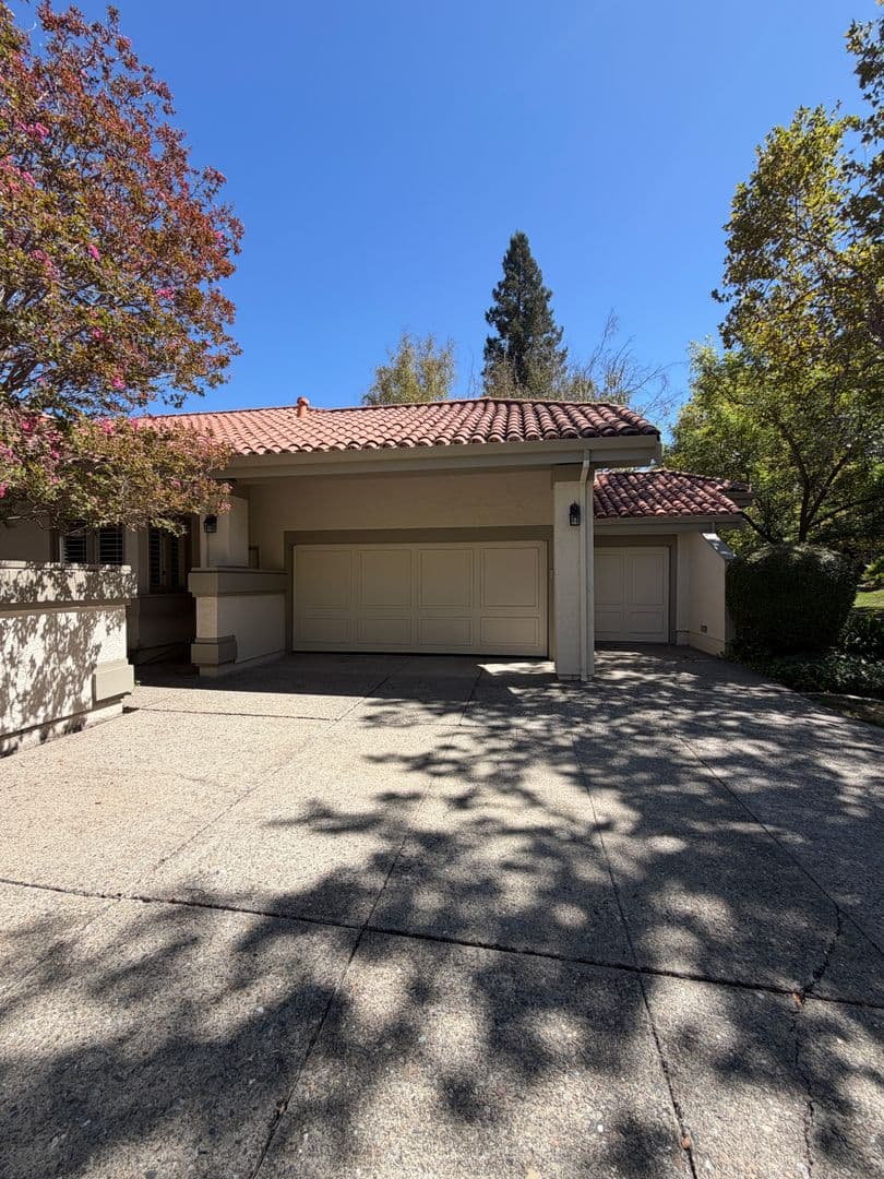 Danvile House: 742 Liquidamber Place