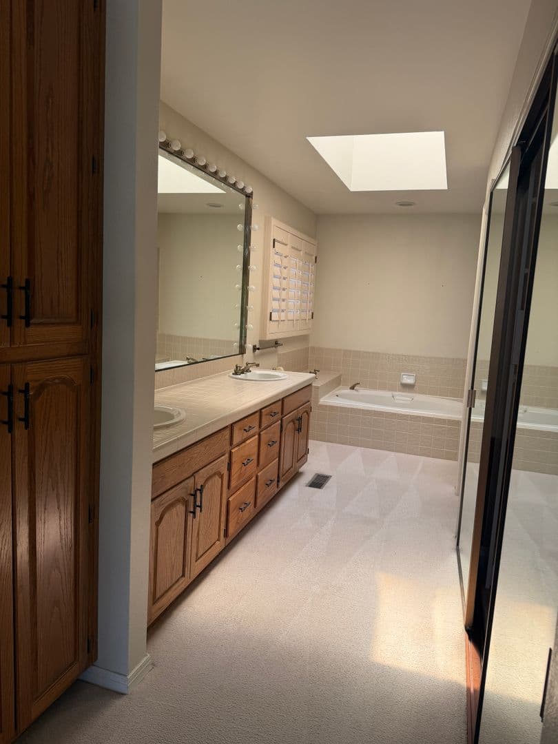 Danvile House: 742 Liquidamber Place