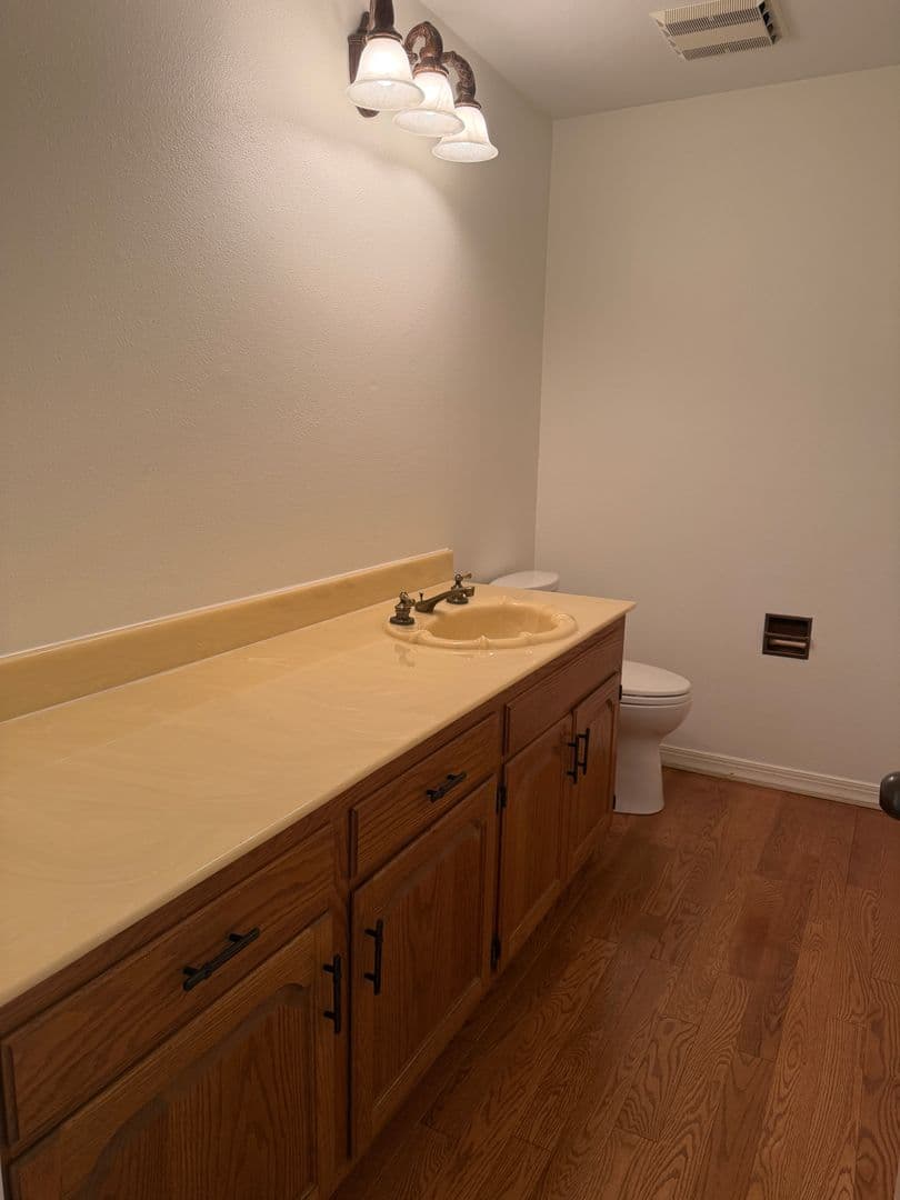 Danvile House: 742 Liquidamber Place