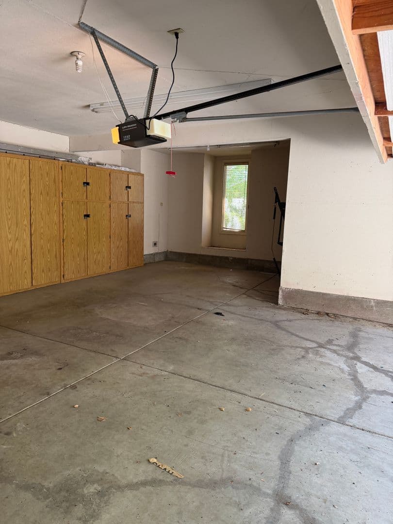Danvile House: 742 Liquidamber Place