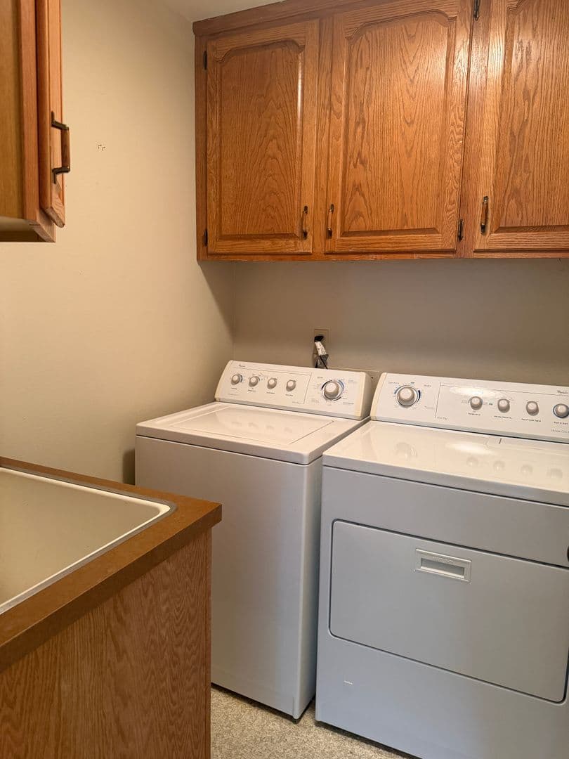Danvile House: 742 Liquidamber Place