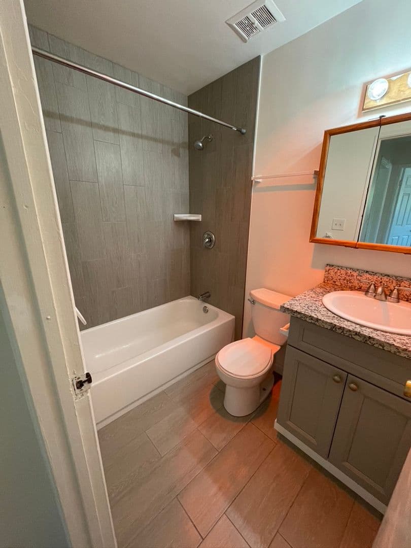 Goleta Apartment: 6764 Del Playa