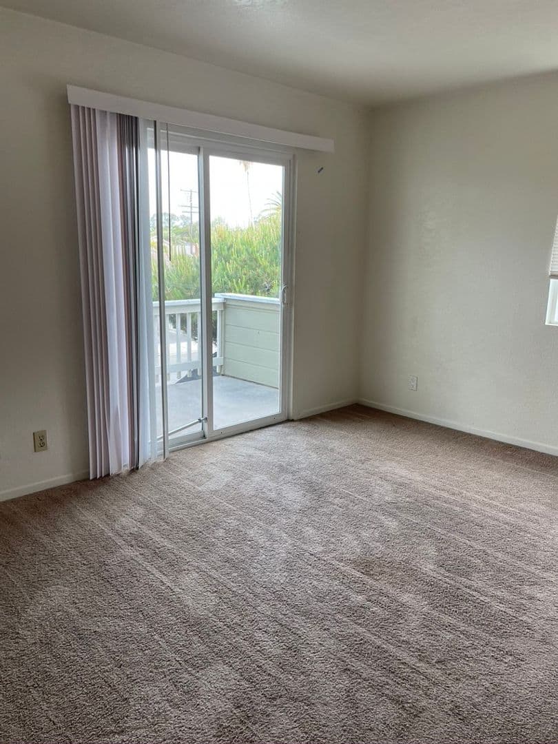 Goleta Apartment: 6798 Sabado Tarde