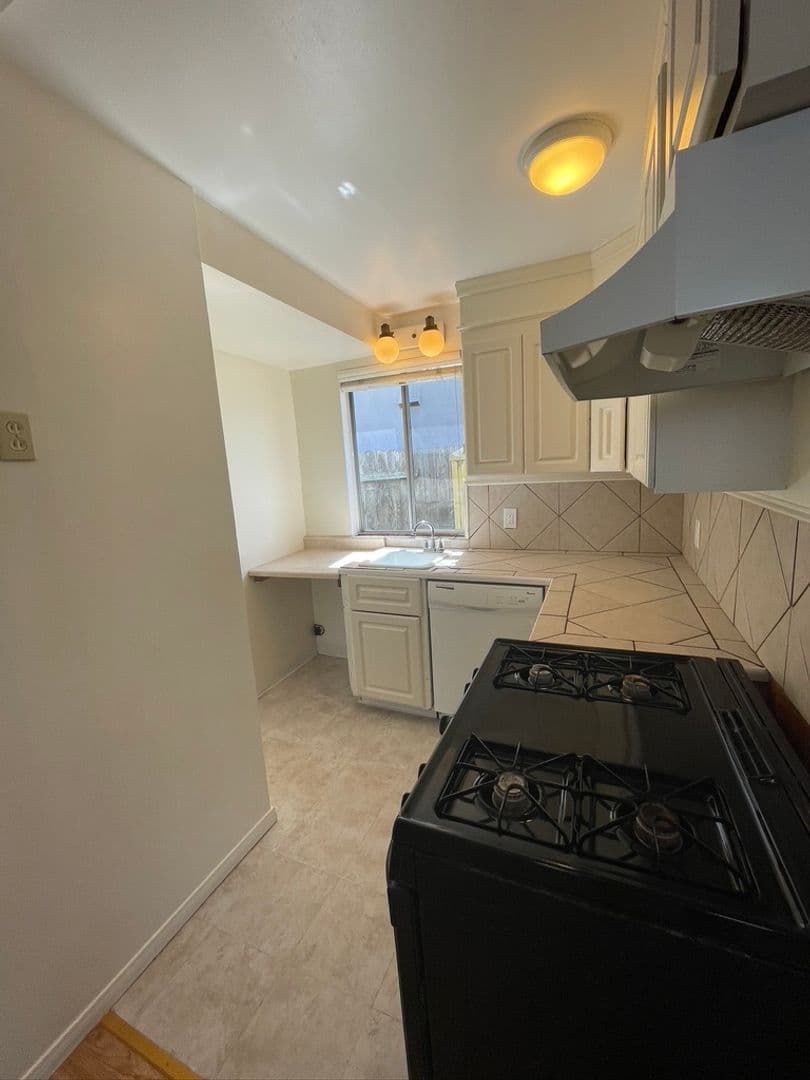 Goleta Apartment: 6775 Pasado