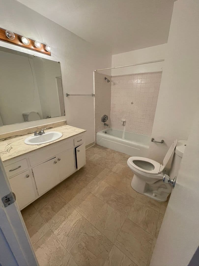 Goleta Apartment: 6695 Trigo