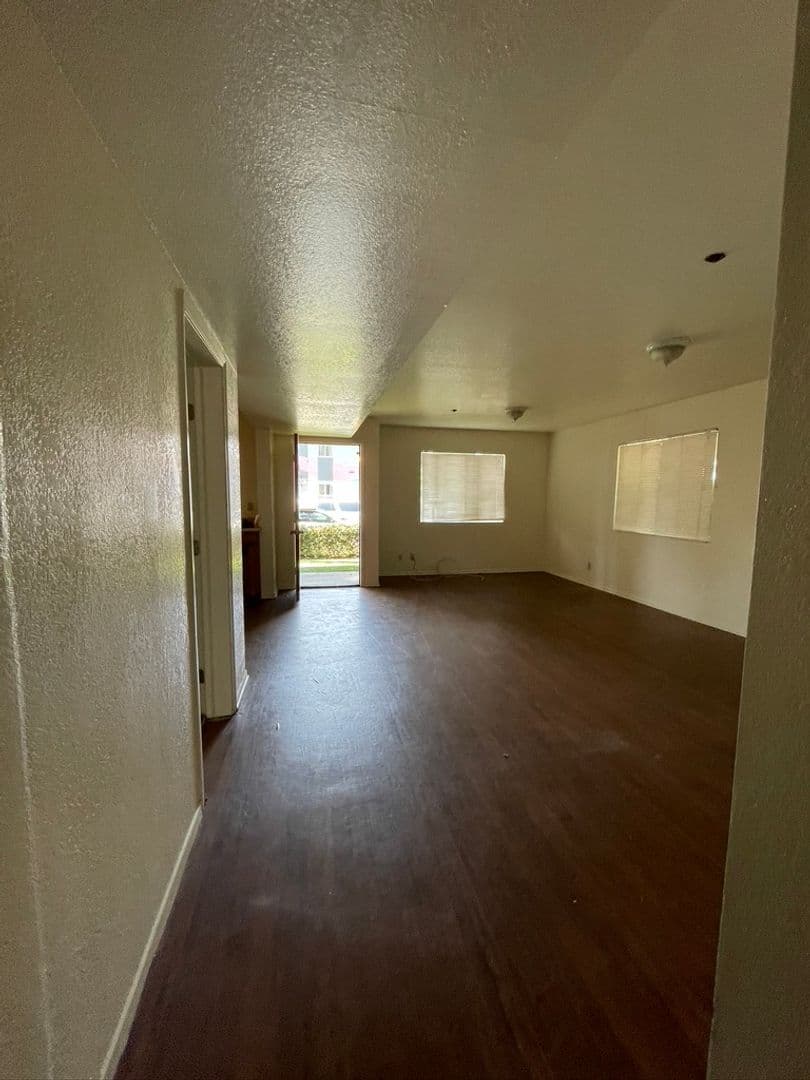 Goleta Apartment: 6595 Sabado Tarde
